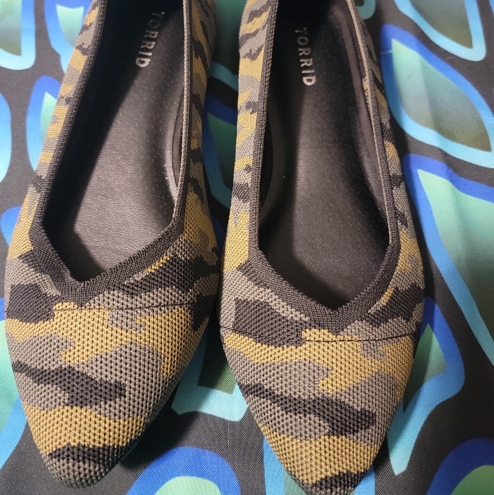 Torrid Camo Flats 8.5W NWOT